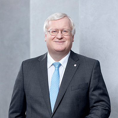 Dr. Martin Simhandl (Porträt, © Ian Ehm) Dr. Martin Simhandl (Porträt, © Ian Ehm)