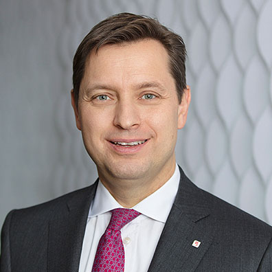 Klaus Mühleder, Leiter Abteilung Konzernentwicklung und Strategie der VIG (Porträt, © Sebastian Philipp) Klaus Mühleder, Leiter Abteilung Konzernentwicklung und Strategie der VIG (Porträt, © Sebastian Philipp)